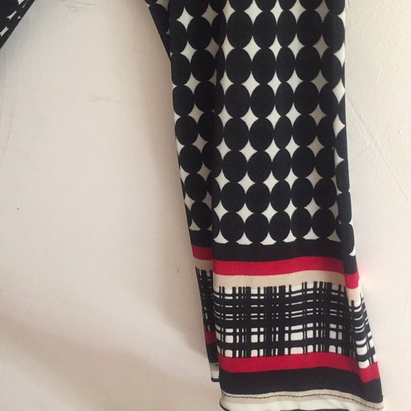 Cute dress in black while red and beige - Picture 4 of 8